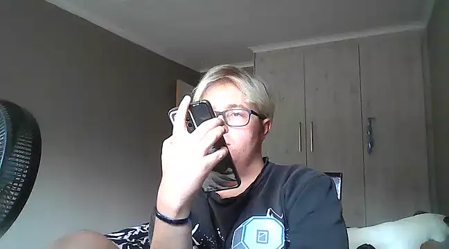 Snapshot of bisexualboy05 chatting on February 10, 12:29 pm bisexualboy05 online show from February 10, 12:29 pm