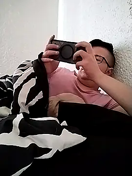 Snapshot of bisexualboy05 chatting on September 20, 7:42 am bisexualboy05 online show from September 20, 7:42 am