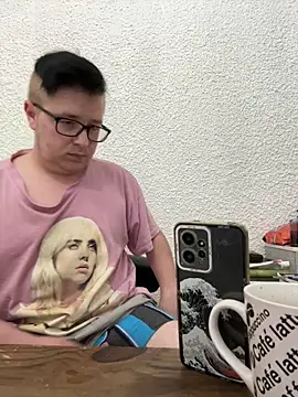 Snapshot of bisexualboy05 chatting on September 25, 8:23 pm bisexualboy05 online show from September 25, 8:23 pm