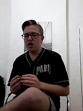 Snapshot of bisexualboy05 chatting on November 1, 3:36 pm bisexualboy05 online show from November 1, 3:36 pm