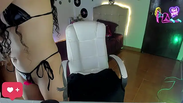 Snapshot of vampirellaa_crazy_ chatting on June 25, 8:02 pm vampirellaa crazy online show from June 25, 8:02 pm