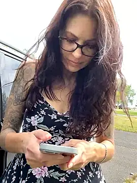 BeautifulMesss online show from September 16, 4:30 pm