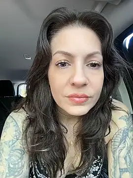 Snapshot of BeautifulMesss chatting on April 24, 4:09 pm BeautifulMesss online show from April 24, 4:09 pm