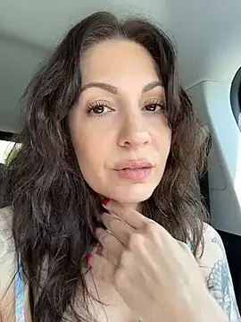 Snapshot of BeautifulMesss chatting on June 11, 3:43 pm BeautifulMesss online show from June 11, 3:43 pm