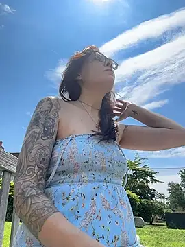 Snapshot of BeautifulMesss chatting on July 11, 4:10 pm BeautifulMesss online show from July 11, 4:10 pm