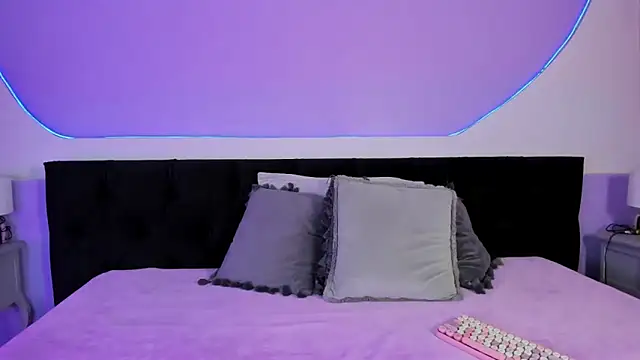 Julieta Cortes   online show from November 14, 12:26 pm