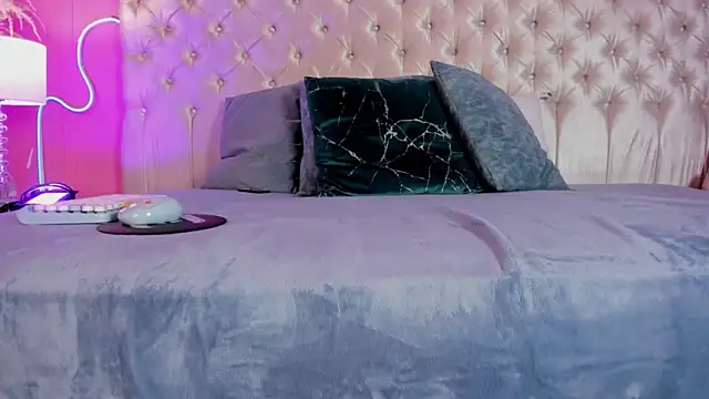 Julieta Cortes   online show from December 22, 12:02 pm