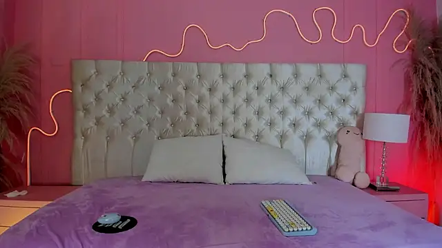 Julieta Cortes   online show from February 9, 11:58 am