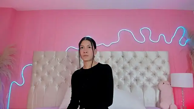 Julieta Cortes   online show from February 10, 12:20 pm