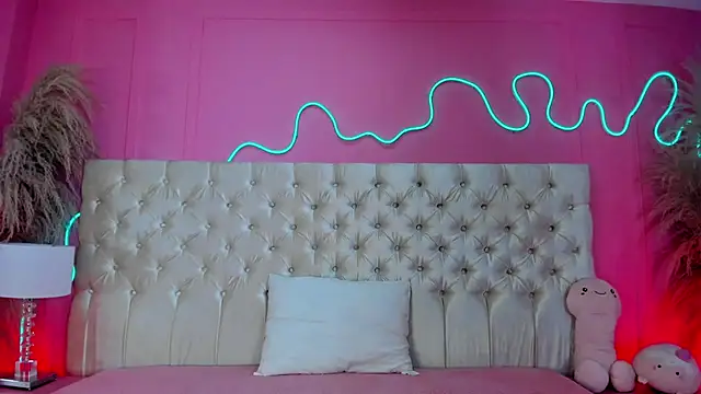 Julieta Cortes   online show from March 24, 12:43 pm