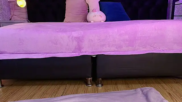 Julieta Cortes   online show from April 7, 12:05 pm