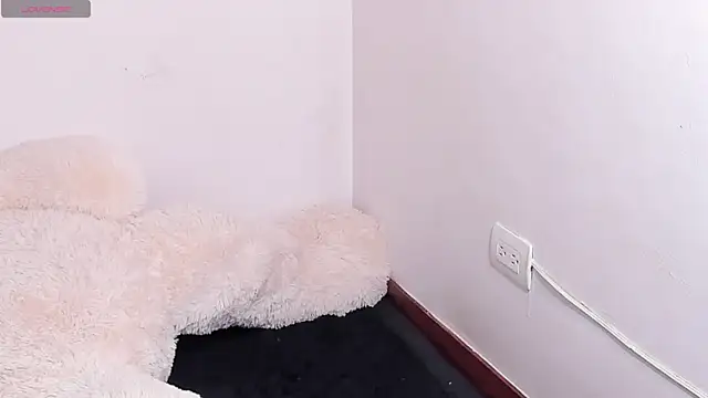 Snapshot of rousesuly chatting on January 18, 2:03 am rousesuly online show from January 18, 2:03 am