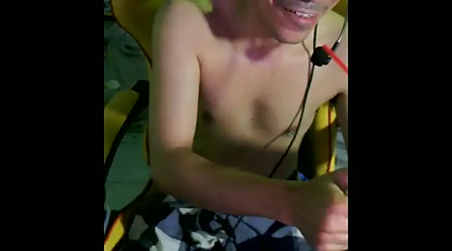 cloudyth1994 online show from December 12, 9:26 pm