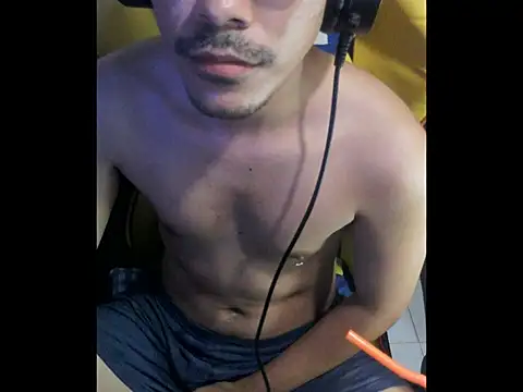 cloudyth1994 online show from November 6, 7:26 pm