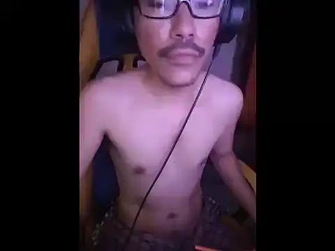 cloudyth1994 online show from March 6, 8:22 am