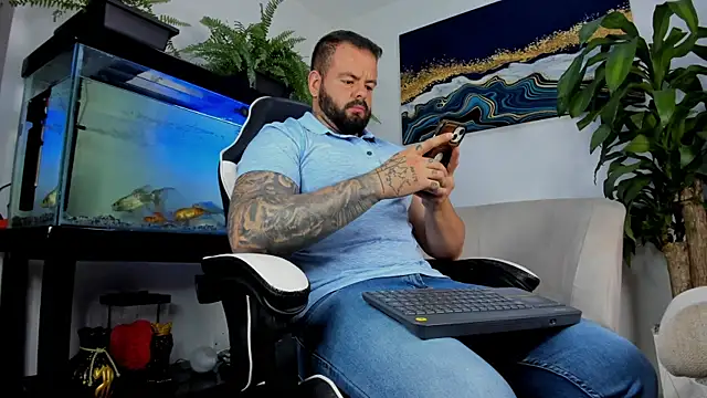 Snapshot of Johnnygrayson1 chatting on July 19, 1:42 am Johnnygrayson1 online show from July 19, 1:42 am