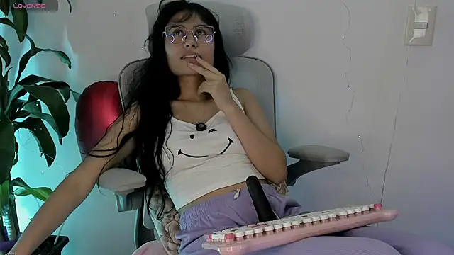 NayeCloud online show from April 11, 4:28 am