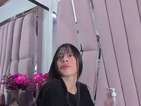 Snapshot of Sasha_Petitte chatting on May 8, 12:38 am Sasha Petitte online show from May 8, 12:38 am