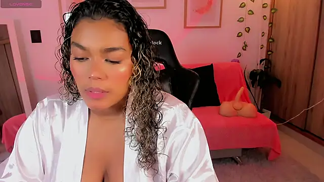 aleja montiel   online show from April 16, 12:50 pm