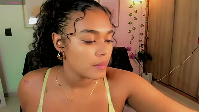 Snapshot of aleja_montiel__ chatting on May 22, 12:55 pm aleja montiel online show from May 22, 12:55 pm