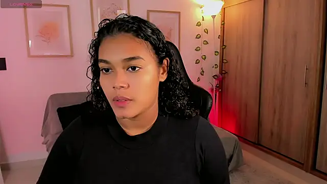 Snapshot of aleja_montiel__ chatting on June 4, 2:23 pm aleja montiel online show from June 4, 2:23 pm