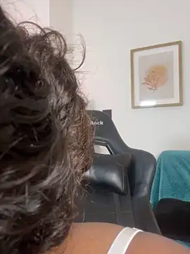 Snapshot of aleja_montiel__ chatting on June 11, 2:53 am aleja montiel online show from June 11, 2:53 am