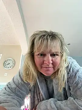Snapshot of chloefeel chatting on June 10, 6:45 am chloefeel online show from June 10, 6:45 am