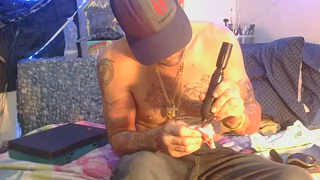 Snapshot of TheOneYouLove69 chatting on November 17, 7:14 am TheOneYouLove69 online show from November 17, 7:14 am