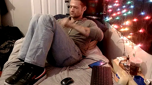 Snapshot of TheOneYouLove69 chatting on January 5, 7:39 pm TheOneYouLove69 online show from January 5, 7:39 pm