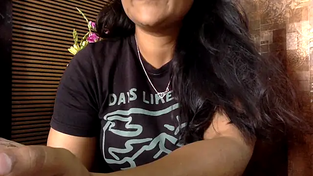 HaaniKaur online show from February 16, 8:54 am