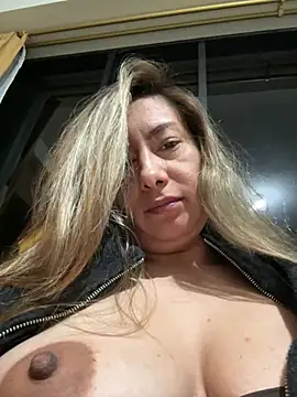 Snapshot of xLadyScarlettx chatting on February 4, 1:34 am xLadyScarlettx online show from February 4, 1:34 am