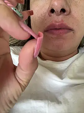 Snapshot of xLadyScarlettx chatting on February 16, 3:05 pm xLadyScarlettx online show from February 16, 3:05 pm