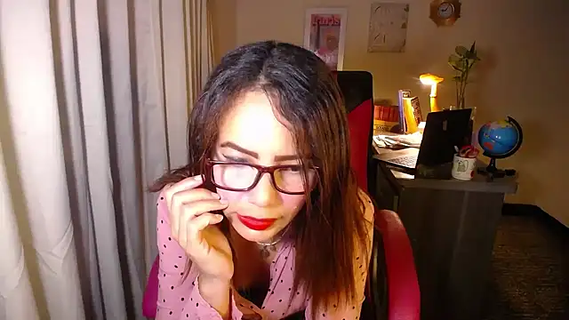 Snapshot of danielle_rose_1 chatting on March 5, 2:02 pm danielle rose 1 online show from March 5, 2:02 pm