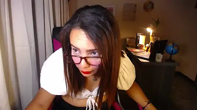 Snapshot of danielle_rose_1 chatting on March 16, 1:48 pm danielle rose 1 online show from March 16, 1:48 pm