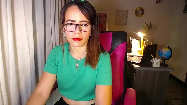 Snapshot of danielle_rose_1 chatting on March 17, 1:03 pm danielle rose 1 online show from March 17, 1:03 pm