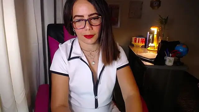 Snapshot of danielle_rose_1 chatting on March 27, 5:01 pm danielle rose 1 online show from March 27, 5:01 pm