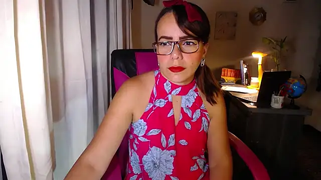 Snapshot of danielle_rose_1 chatting on April 20, 2:20 pm danielle rose 1 online show from April 20, 2:20 pm