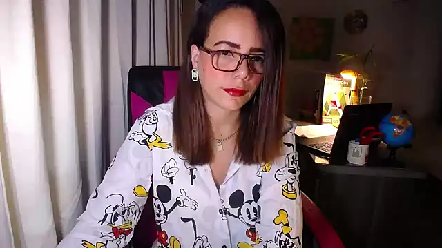 Snapshot of danielle_rose_1 chatting on April 26, 4:04 pm danielle rose 1 online show from April 26, 4:04 pm
