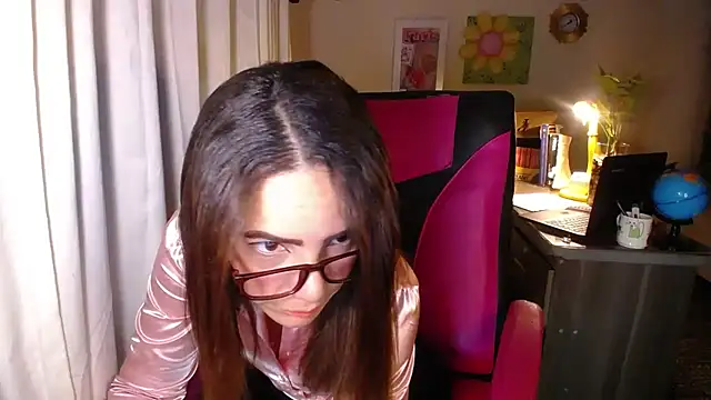 Snapshot of danielle_rose_1 chatting on May 26, 2:35 pm danielle rose 1 online show from May 26, 2:35 pm
