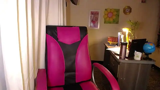 Snapshot of danielle_rose_1 chatting on May 31, 6:09 pm danielle rose 1 online show from May 31, 6:09 pm