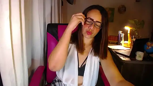 Snapshot of danielle_rose_1 chatting on June 3, 3:06 pm danielle rose 1 online show from June 3, 3:06 pm