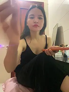 Snapshot of LiLi-Kirix99 chatting on May 28, 7:22 pm LiLi-Kirix99 online show from May 28, 7:22 pm