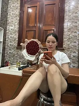 Snapshot of LiLi-Kirix99 chatting on June 7, 12:31 pm LiLi-Kirix99 online show from June 7, 12:31 pm