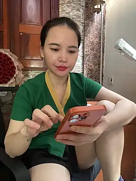 Snapshot of LiLi-Kirix99 chatting on July 9, 7:45 am LiLi-Kirix99 online show from July 9, 7:45 am