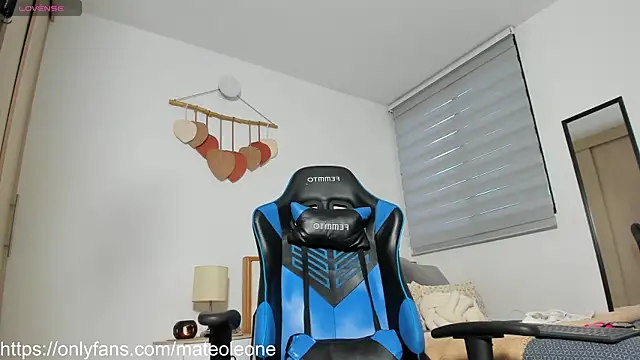 mateoleonee online show from April 5, 7:55 pm