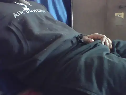 Snapshot of hot_to_handel chatting on December 23, 5:05 am hot to handel online show from December 23, 5:05 am