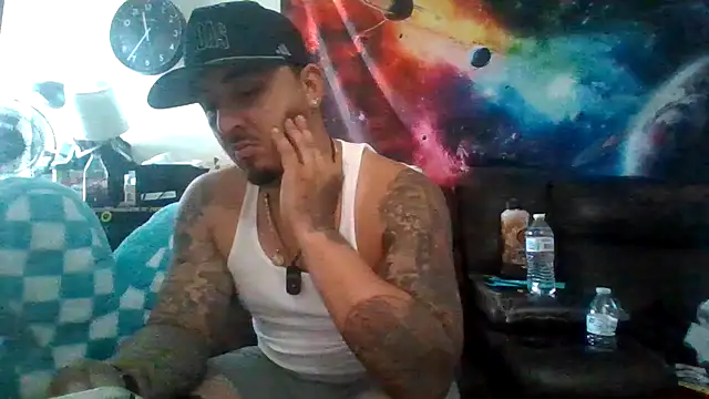 Snapshot of Antoniothedon chatting on April 12, 7:41 pm Antoniothedon online show from April 12, 7:41 pm