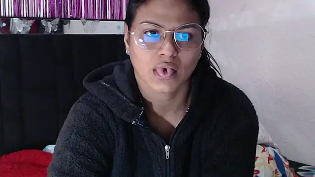 SweetAlmaa online show from April 17, 9:56 am