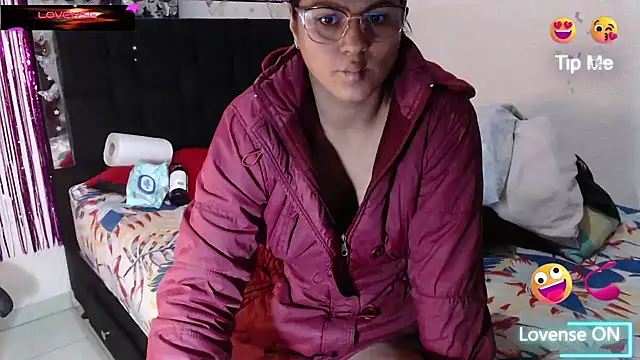 SweetAlmaa online show from July 14, 9:47 am