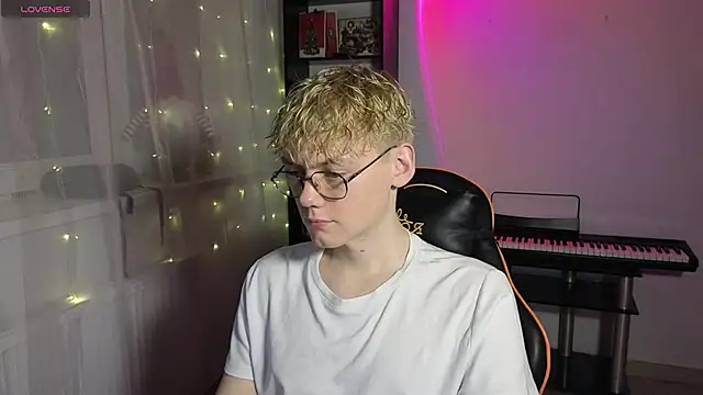 Keytaro online show from March 8, 5:01 pm